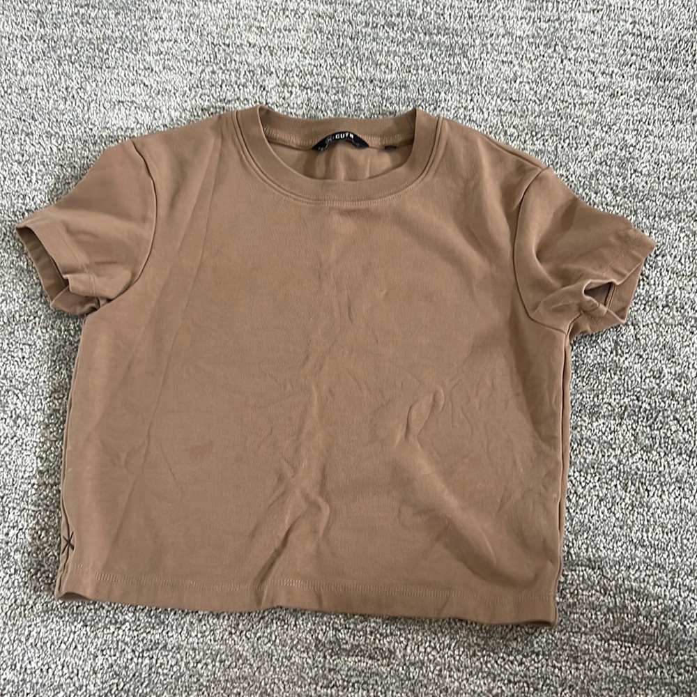 Cuts women’s crop top